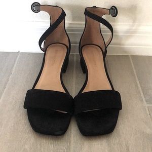 Bernardo jalena sandals 8 1/2🎉🎉🎉